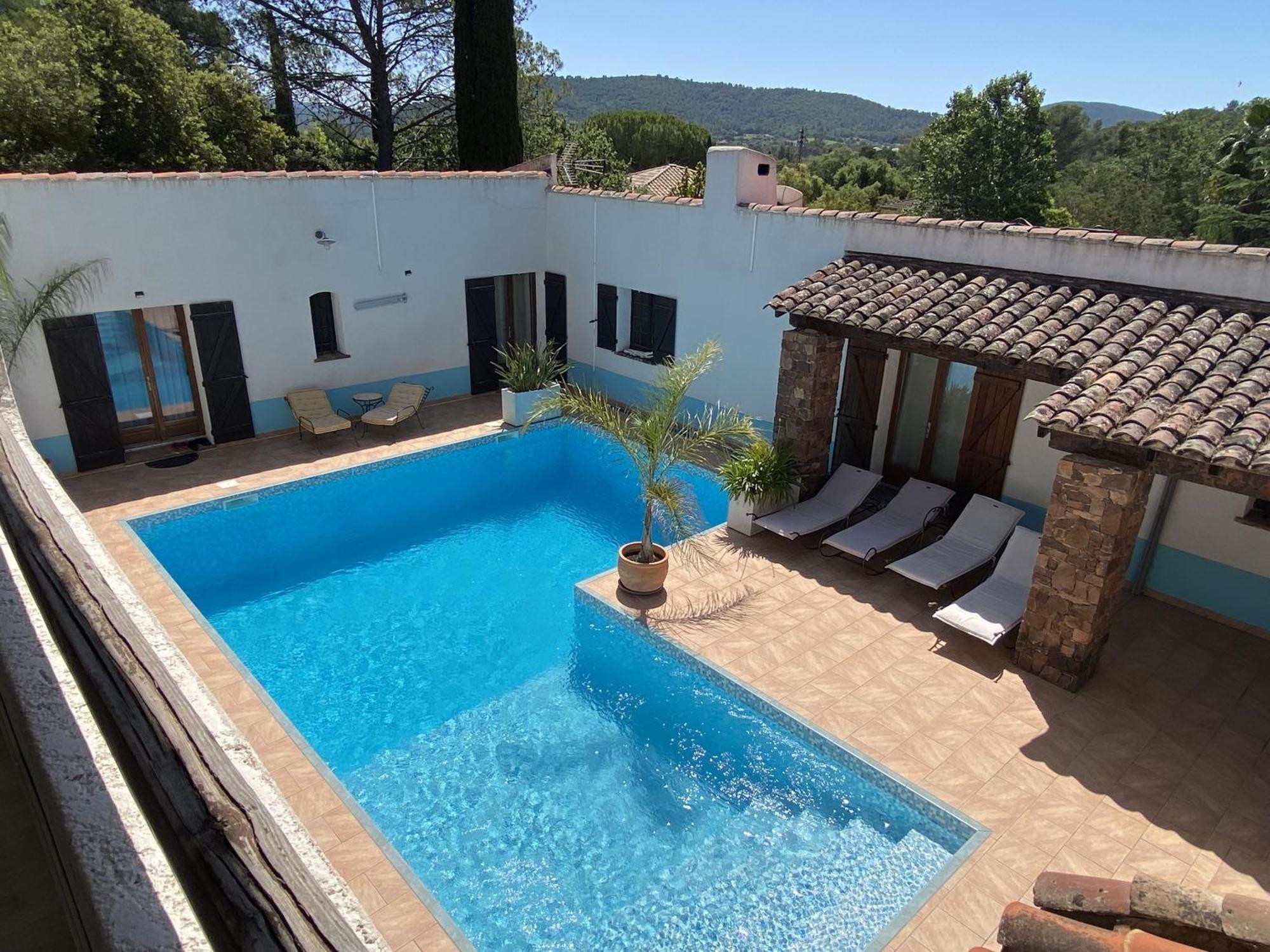 Le Patio Bleu * La Crau